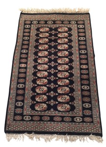 lot 174R image: LL - Handwoven Oriental Rug with Geometric Pattern