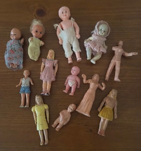 lot 176R image: LL - Collection of Vintage Dolls Assorted Styles and Sizes