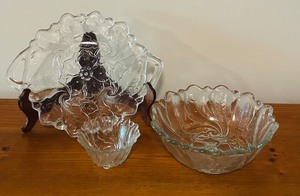 lot 57C image: LL - Set of 3 Pressed Glass Serving Bowls with Floral Pattern