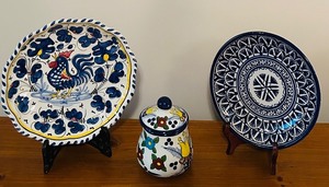 lot 68CC image: LL - Set of 3 Hand-Painted Mexican Pottery Pieces - 10 inch Plates and Lidded Jar