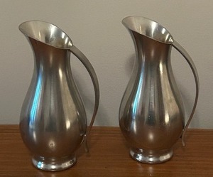lot 69C image: LL - Pair of Royal Holland Daalderop Pewter Pitchers 6 Inch Height