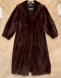 lot 79C image: LL - Daytons Fur Salon Brown Fur Coat
