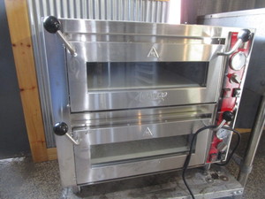lot 1 image: Avantco Dual Pizza Oven 28x24x26 Slot Openings 18x18