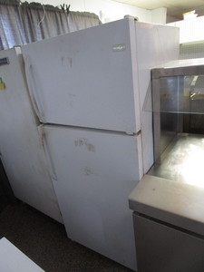 lot 6 image: Frigidaire RefrigeratorFreezer 25x30x65