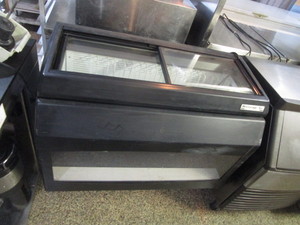 lot 15 image: Beverage Air Chest Display Cooler 40x23x39