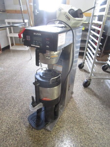 lot 17 image: Bunn Coffee Maker 10x23x34