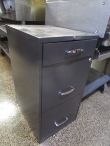 lot 20 image: Small File Cabinet