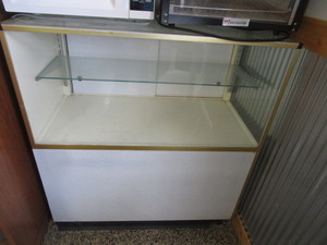 lot 26 image: Display Cabinet 35x18x39