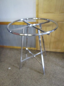 lot 28 image: 36 Clothes Rack Adjustable Height