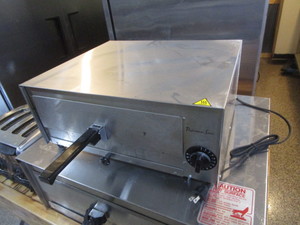 lot 40 image: Pizza Oven 17x15x8 Slot Opening 13.5x13.5