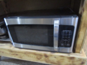 lot 42 image: Microwave