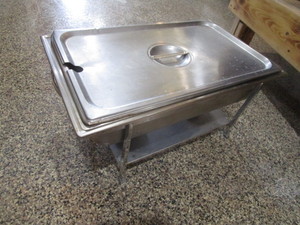 lot 43 image: Banquet Warming Pan 14x22x10