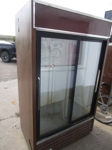 lot 57 image: True Display Cooler 47x30x70