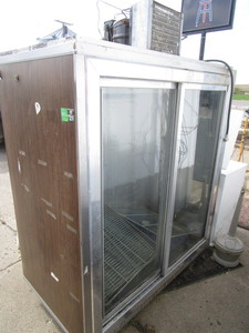 lot 58 image: Jordan Display Cooler 57x32x78