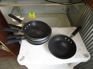 lot 76 image: (6) 8 Alum Frying Pans