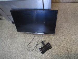 lot 85 image: Sony 32 TV wWall Mount