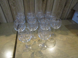 lot 94 image: (14) 8 12 Wine Glasses