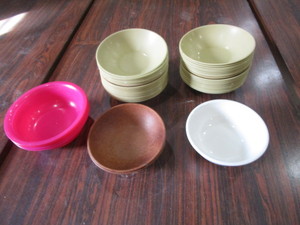 lot 113 image: (44) 6 Bowls