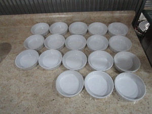 lot 116 image: (18) Stoneware Mac&CheeseFruit SaucerBowls