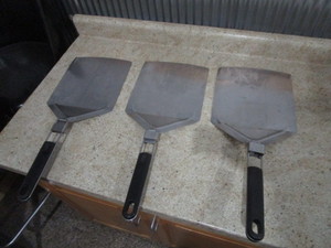 lot 120 image: Pizza Spatulas