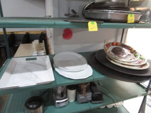 lot 122 image: Misc Platters & Serving Trays