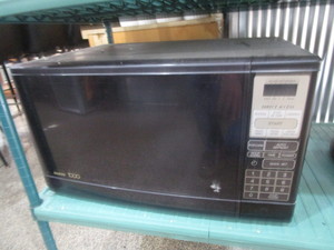 lot 126 image: Microwave