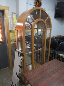 lot 170 image: Display Cabinet wGlass Shelves 40x80x13