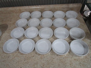 lot 115 image: (20) Stoneware Mac&CheeseFruit SaucerBowls