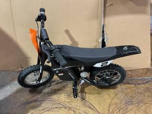 lot 33 image: Razor Electric-Powered Dirt Rocket MX125 Bike