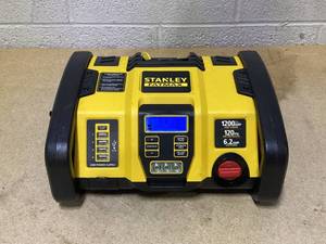 lot 428 image: Stanley Professional Fatmax 1200 Peak Amp Power Station
