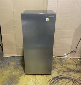 lot 110 image: Vissani 7.1 cu. ft. Manual Defrost Convertible Upright Freezer in Stainless Steel Look