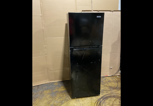 lot 113 image: Vissani 10.1 cu. ft. Top Freezer Refrigerator in Black