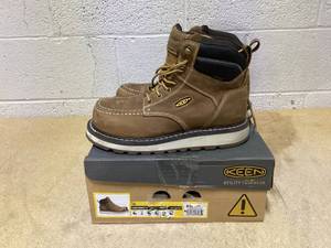 lot 473 image: Mens KEEN Cincinnati 6in Carbon Fiber Waterproof Composite Toe Work Boots, Mens Size 8.5