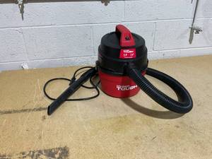 lot 143 image: Hyper Tough 1.5 Gallon 2 Peak HP Poly WetDry Vacuum