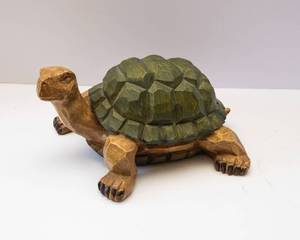lot 15 image: Large Resin Wood-Look Turtle