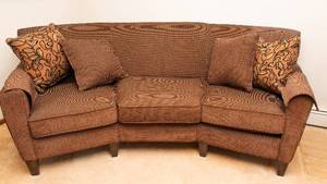 lot 11 image: Flexsteel Curved Couch  Excellent Condition