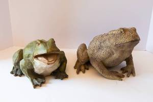 lot 20 image: Set of Two Resin Frogs