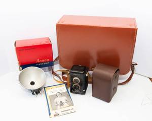 lot 27 image: Vintage Ansco Rediflex Camera with Flash Unit and Case