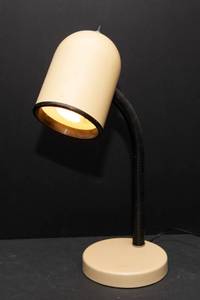 lot 46 image: Vintage Gooseneck Table Lamp  Beige Enamelware