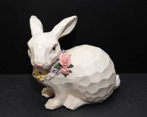 lot 47 image: Resin Bunny Figurine