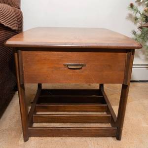 lot 55 image: Mid-Century Modern Sleigh Leg SideEnd Table  Likely Walnut by Lane