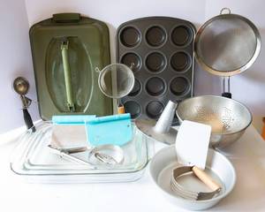 lot 105 image: Variety of Cooking Items
