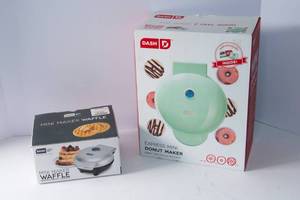 lot 106 image: Donut Maker & Mini Waffle Maker  In Box