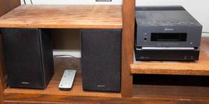 lot 114 image: Sony Micro Hi-Fi Component System CMT-BX1 with Speakers & Remote
