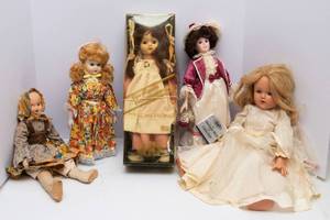 lot 145 image: Variety of Vintage Dolls  Set of 5
