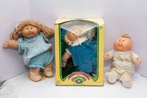 lot 171 image: Set of 3 Cabbage Patch Dolls
