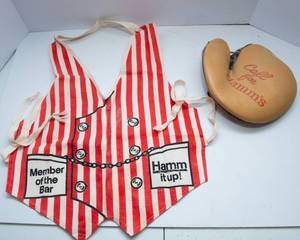 lot 185 image: Vintage Hamms Collectibles  Baseball Mitt & Apron