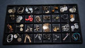 lot 168 image: Set of 32 Pairs of Earrings  Vintage & Boho-Inspired (#2)