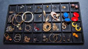 lot 216 image: Set of 32 Earrings  Studs & Hoops