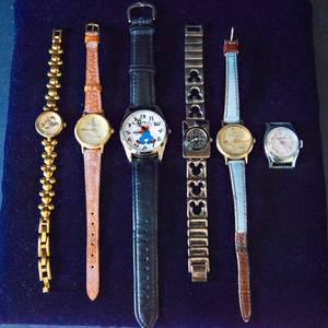 lot 111 image: Lot of 5 Vintage Disney Watches & 1 Watch Face